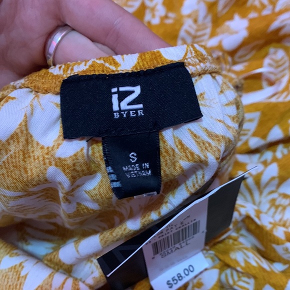 Iz byer size small - Picture 2 of 2